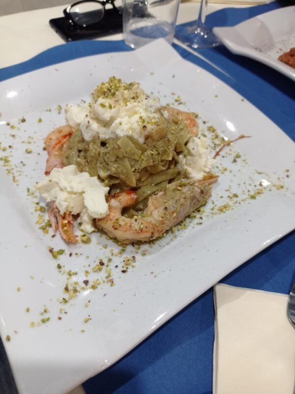 SPAGHETTI CON GAMBERO,PISTACCHIO E STRACCIATELLA